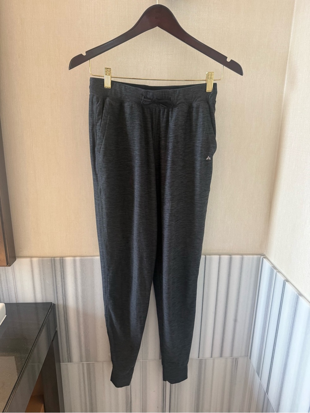 Fox & Robin Charcoal Heathered Jogger Pants Size Small